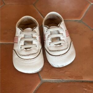 Little Love Bug | The Love Bug Sneaker in white and pink | sz 7